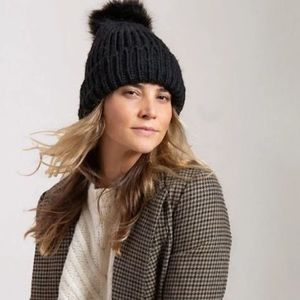 NWT Hat Attack Bryce Beanie in Black with Removable faux fur pom.